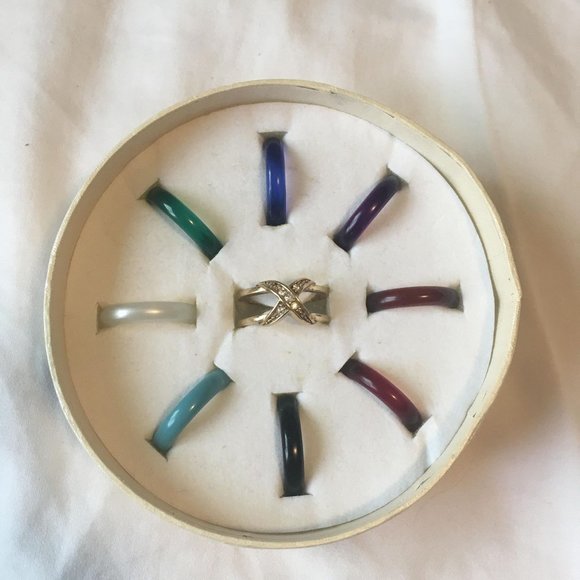 AVON Vintage Ring Set - Gold Tone/Crystals - Picture 8 of 9